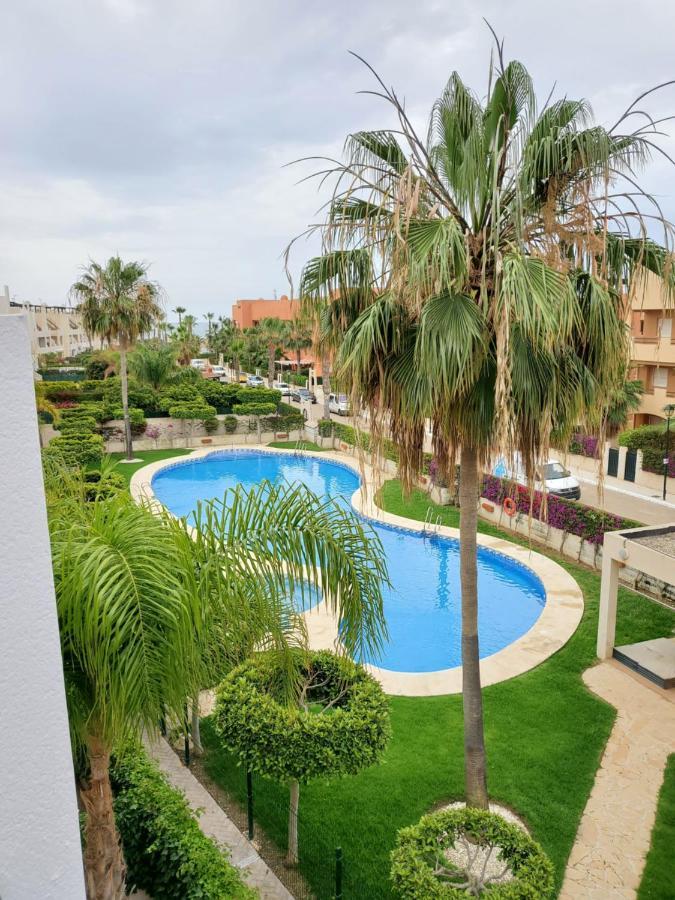 Bajo De Esencia Relajante Con Piscina Privada Y Patio! * Vera