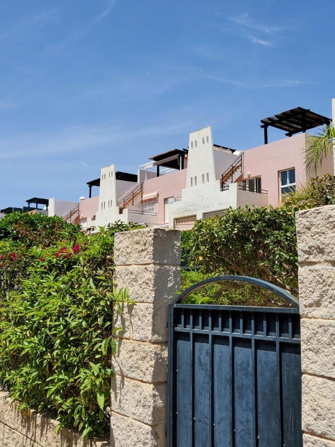 Bajo De Esencia Relajante Con Piscina Privada Y Patio! Apartamento *