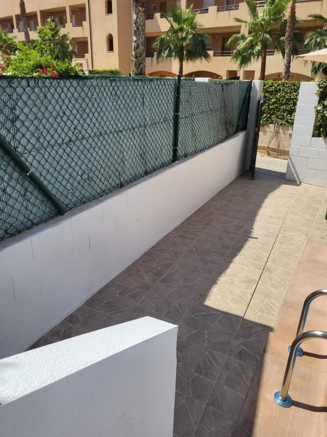 Apartamento Bajo De Esencia Relajante Con Piscina Privada Y Patio!