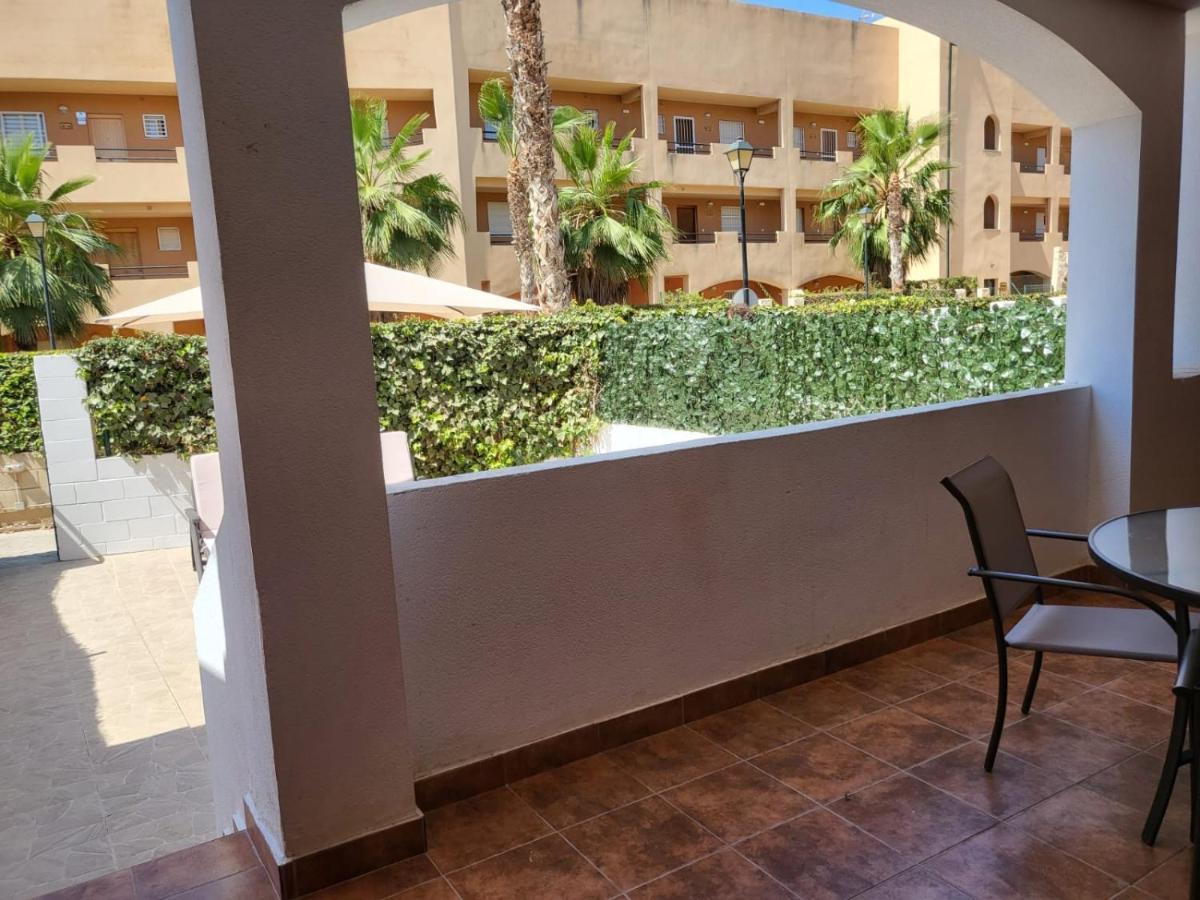 Bajo De Esencia Relajante Con Piscina Privada Y Patio!