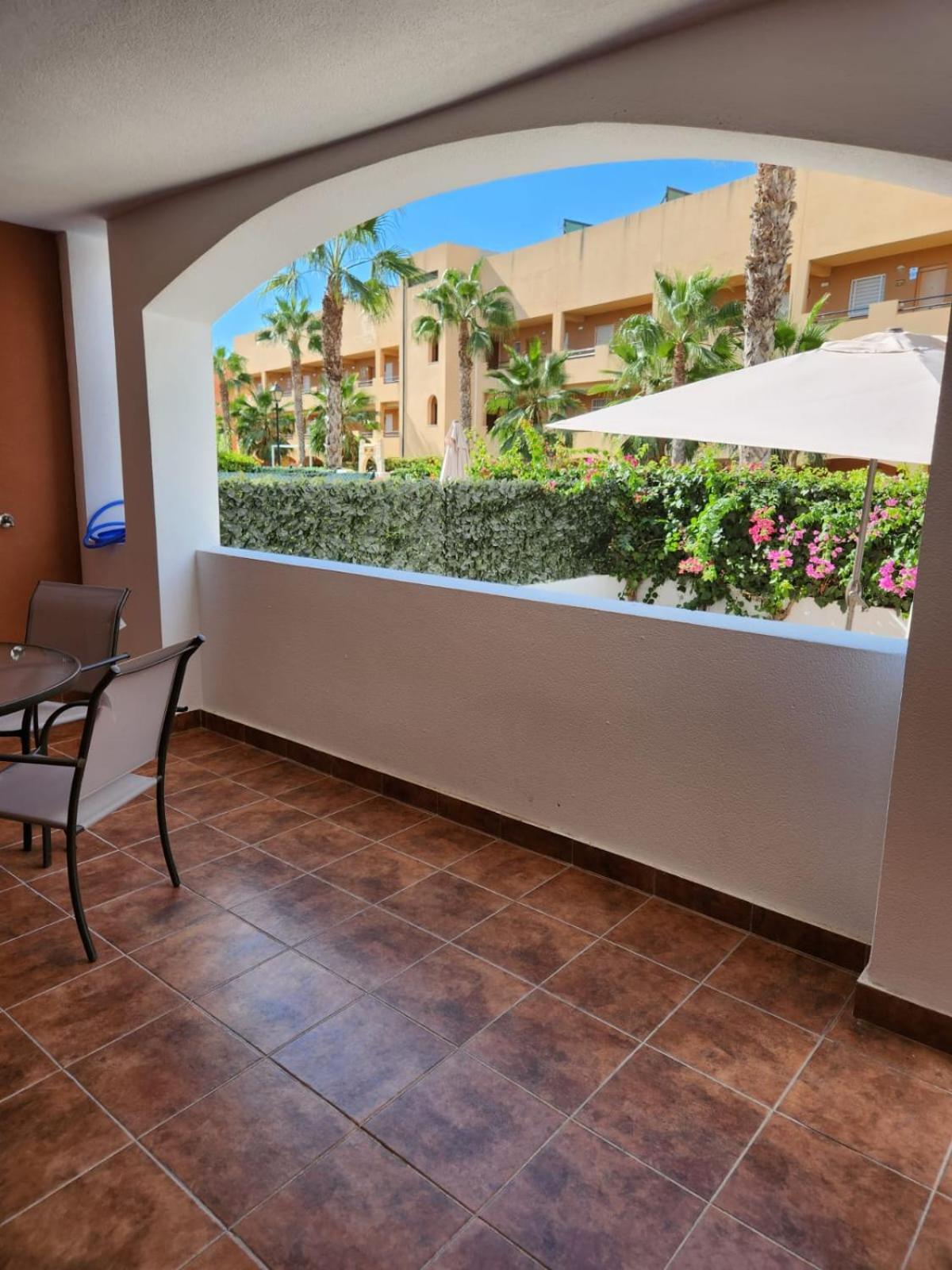 Bajo De Esencia Relajante Con Piscina Privada Y Patio! *