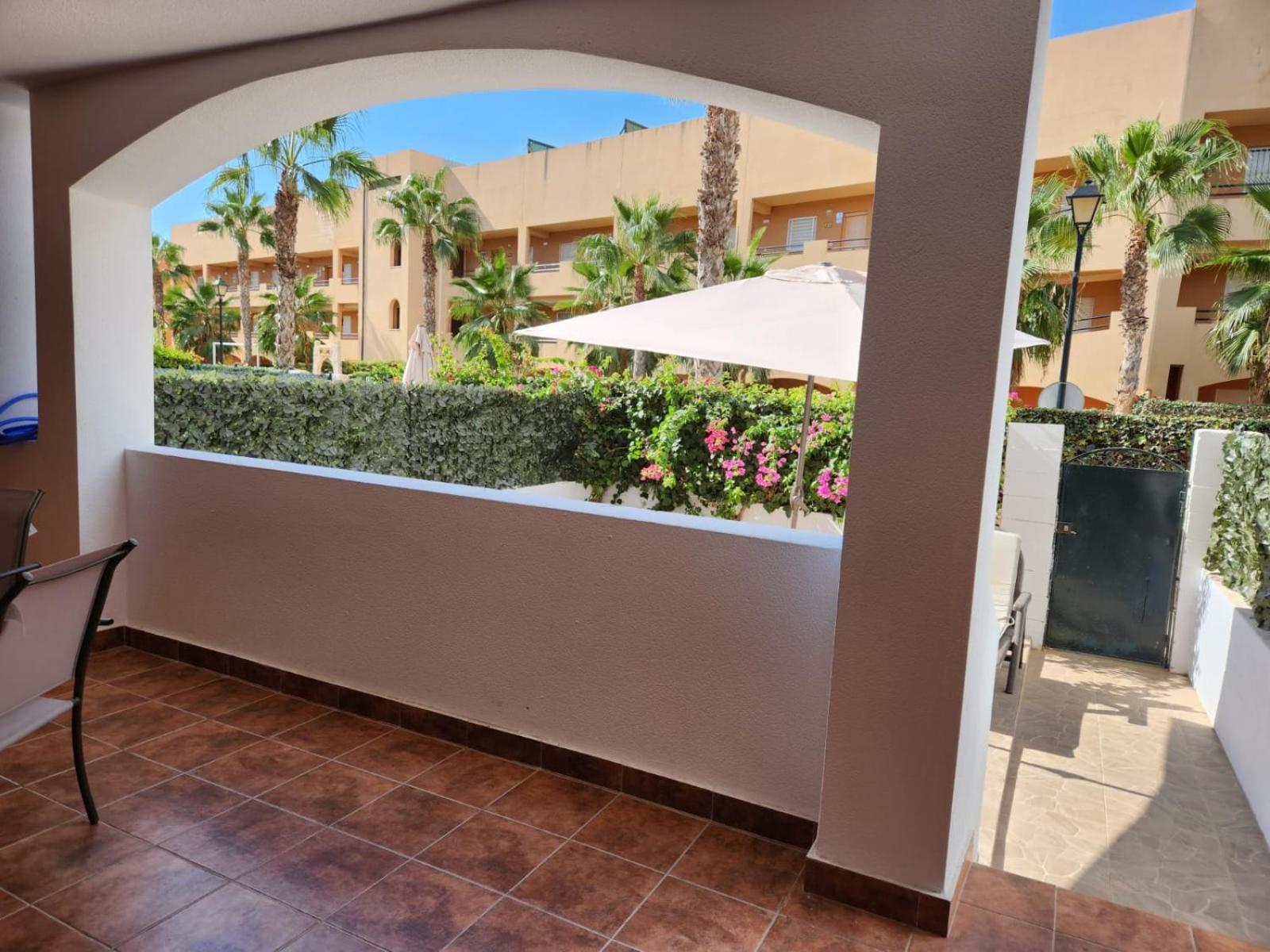Bajo De Esencia Relajante Con Piscina Privada Y Patio! Appartement Vera